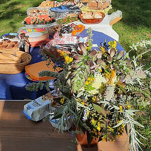 Das Sommerfest ist immer ein Highlight Blick auf Buffet